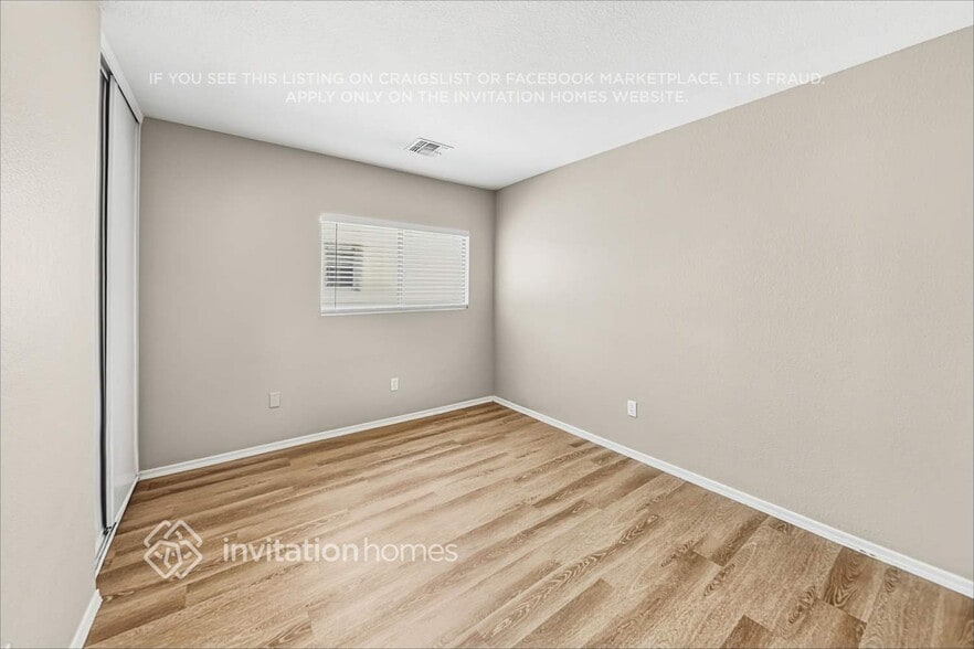 Building Photo - 3035 E Santa Rosa Dr
