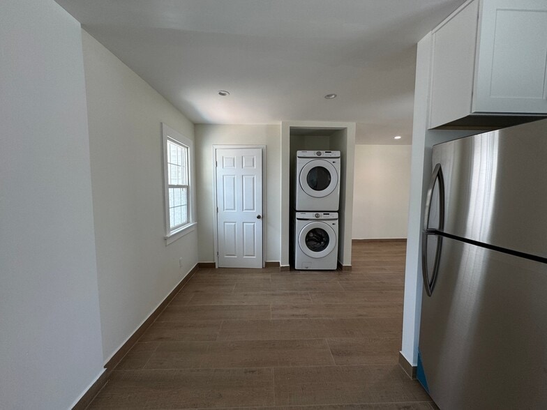 Building Photo - 14224 Friar St