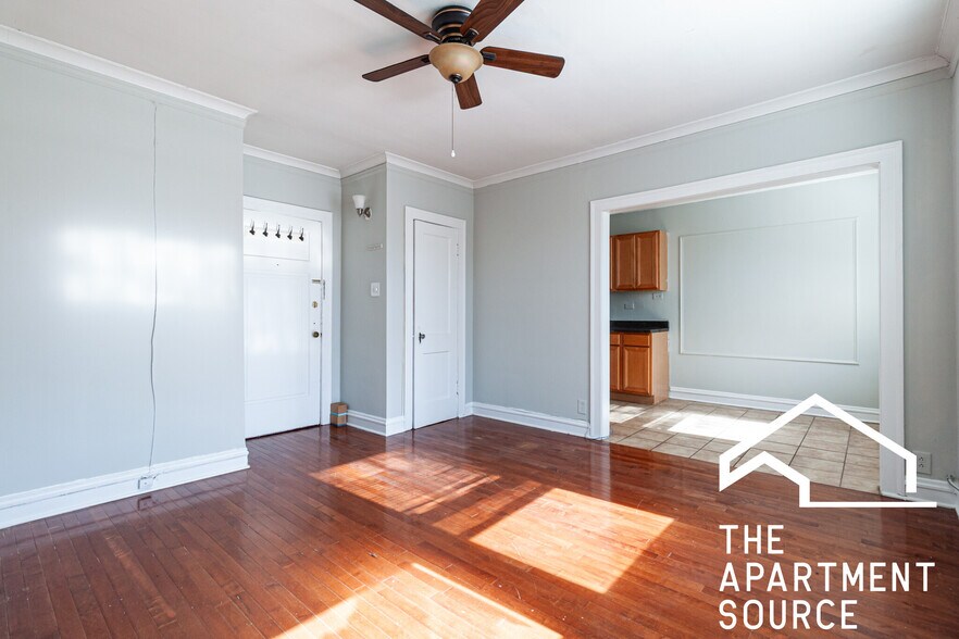 Building Photo - 4546 N Damen Ave