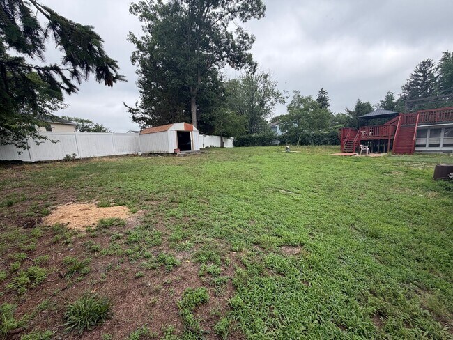 Building Photo - 536 Skylark Dr