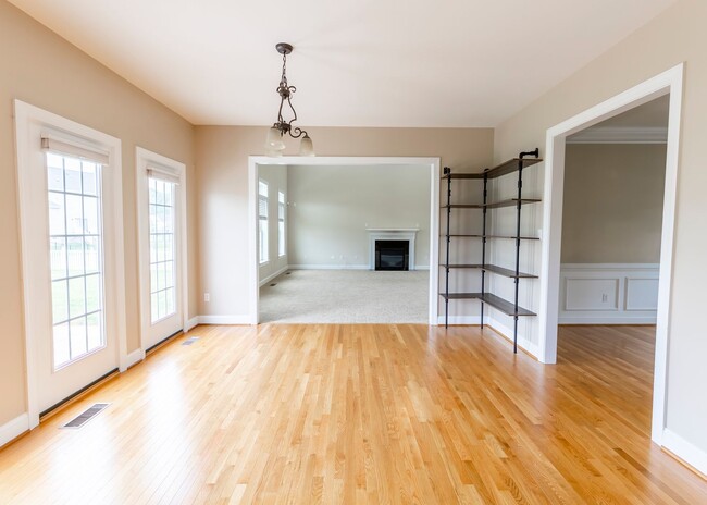 Building Photo - Huge house with vaulted ceilings and fenced in rear yard