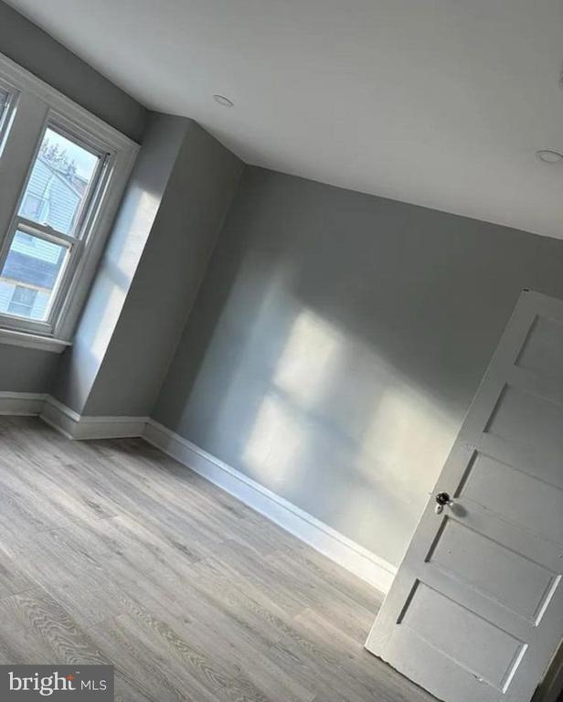 Building Photo - 6550 Regent St