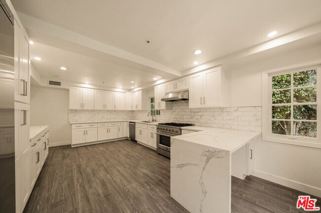 Building Photo - 1109 Pine Dr