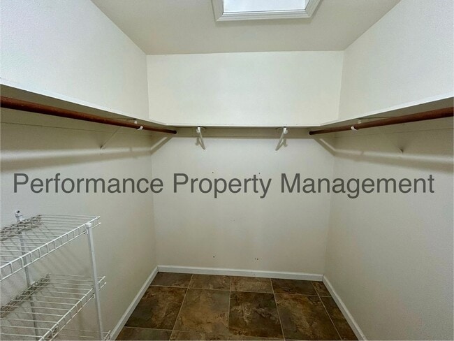 Building Photo - Charming 3 Bed/2 Bath in Porterville w/ RBP & $0 Deposit Option