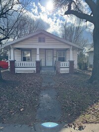 Building Photo - 3 bedroom/1 bath house