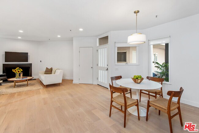 Building Photo - 2913 3rd St