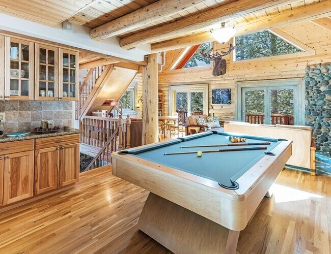 Building Photo - Charming Mountain Home