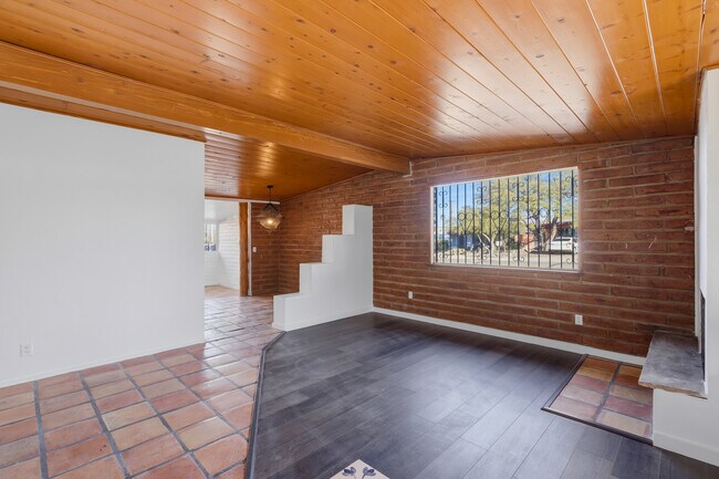 Building Photo - 6814 E Koralee St