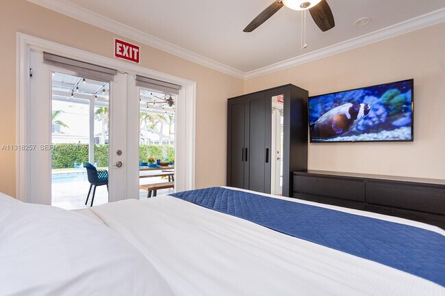 Building Photo - 833 Washington St