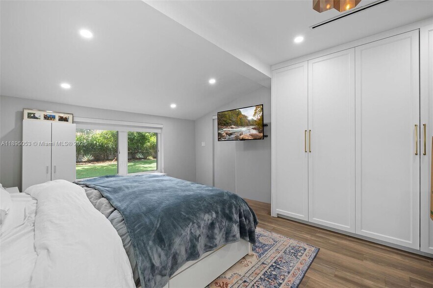 Building Photo - 90 NE 106th St