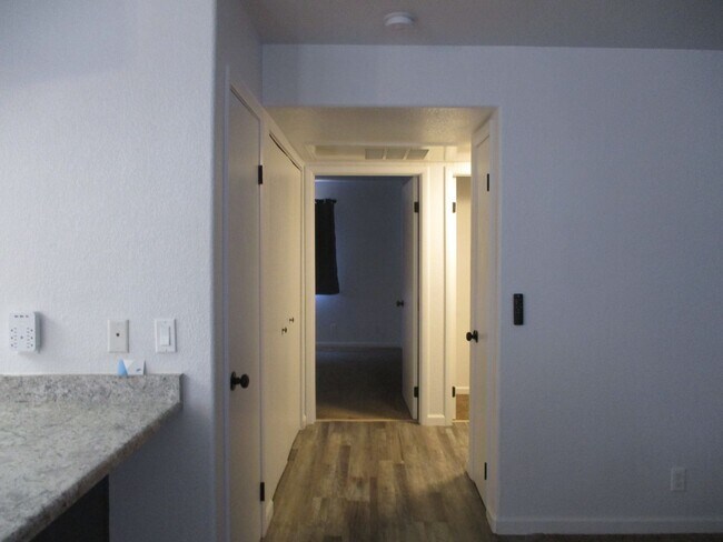 Building Photo - Updated Rock Springs II Condo!