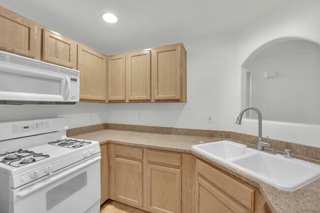 Building Photo - Experience Las Vegas in style and comfort with this beautiful first-floor 3-bedroom condo