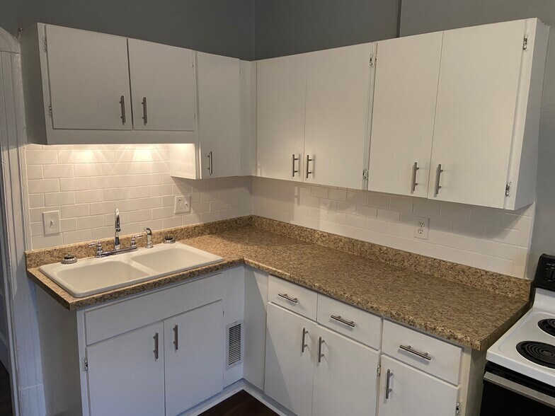 Building Photo - 4044 Russell Blvd