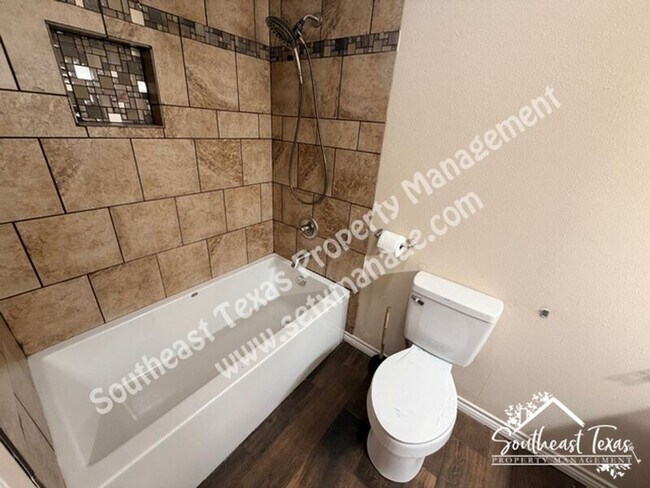 Building Photo - 6033 Reba Dr
