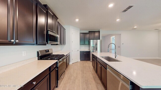Building Photo - 171 Killarney Ave