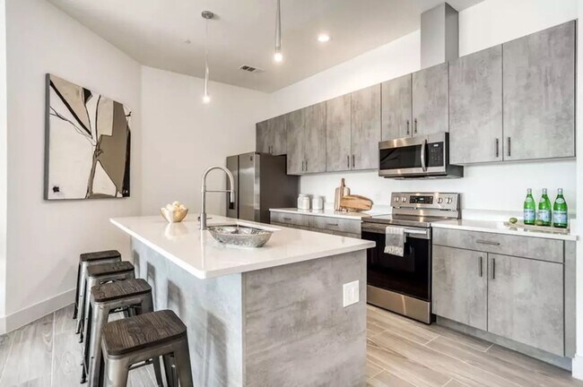 Building Photo - 975 Sq. Ft. Luxury Apartment | Open Concept Living Near Downtown Dallas