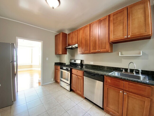 Building Photo - 1BR W/ Bonus Room. In-Unit LAUNDRY! DISHWASHER! PARKING AVAILABLE!