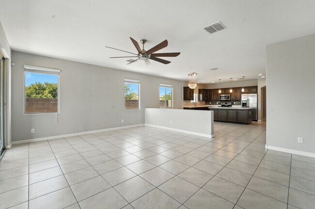 Building Photo - Welcome to this stunning 3-bedroom, 2-bath...