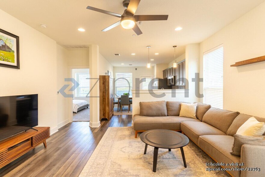 Building Photo - Unit
