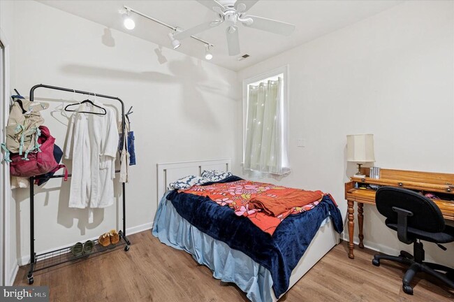 Building Photo - 3725 Lancaster Ave