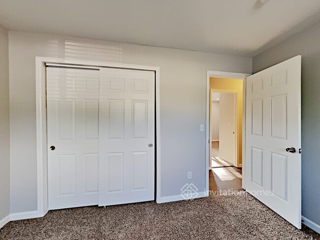 Building Photo - 5424 Del Rey Dr