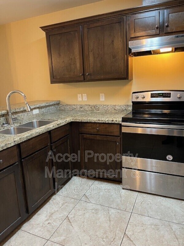 Building Photo - 2607 E Eisenhower Ave