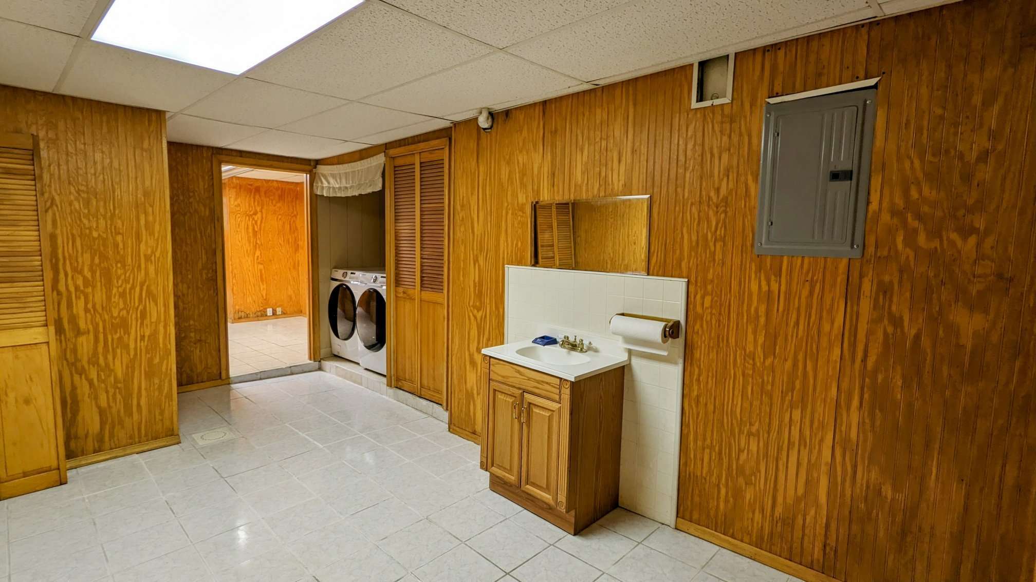 Building Photo - 103 W Spencer Ave