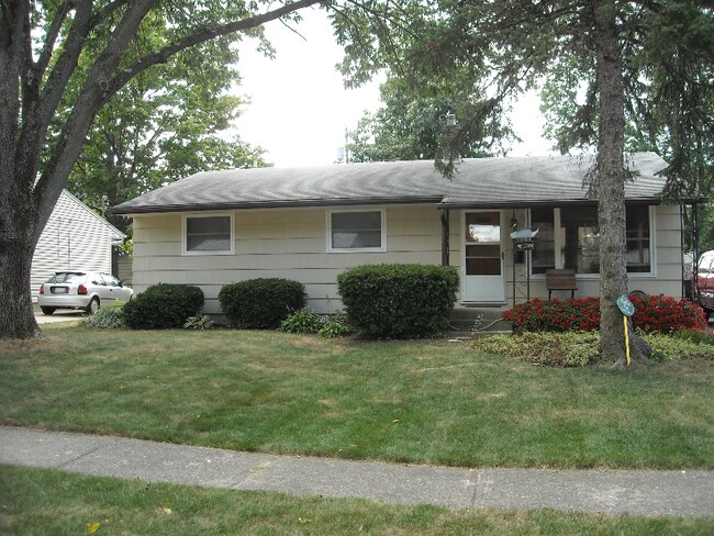 Building Photo - 353 E Clearview Ave