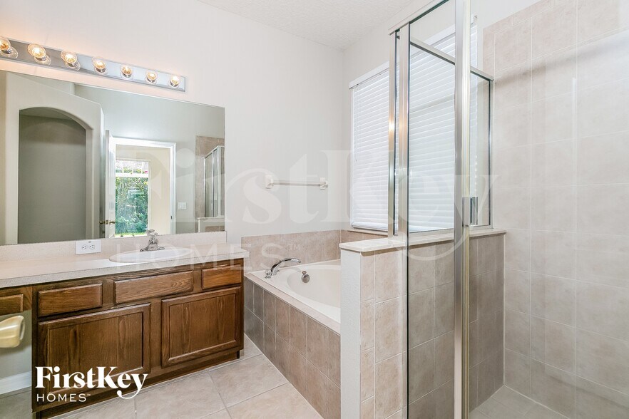 Building Photo - 1981 The Oaks Blvd