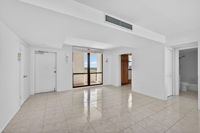 Building Photo - 134 Lakeshore Dr