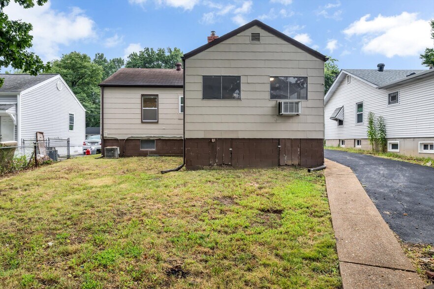 Building Photo - 8593 Engler ave