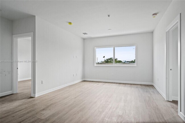 Building Photo - 2311 NW 22nd Ave