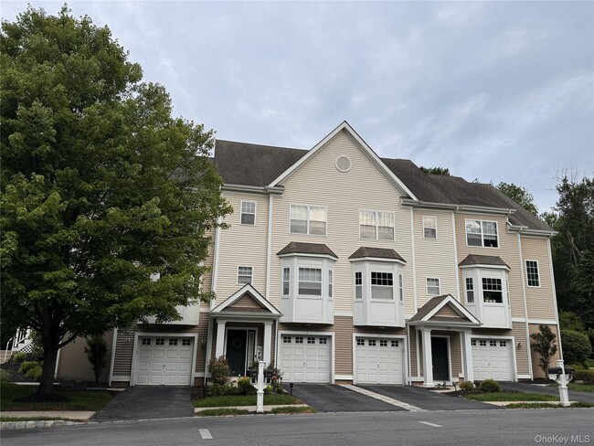 Building Photo - 54 Fairways Dr