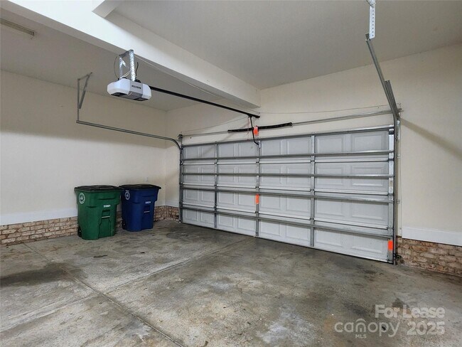 Building Photo - 5524 Strabane Dr