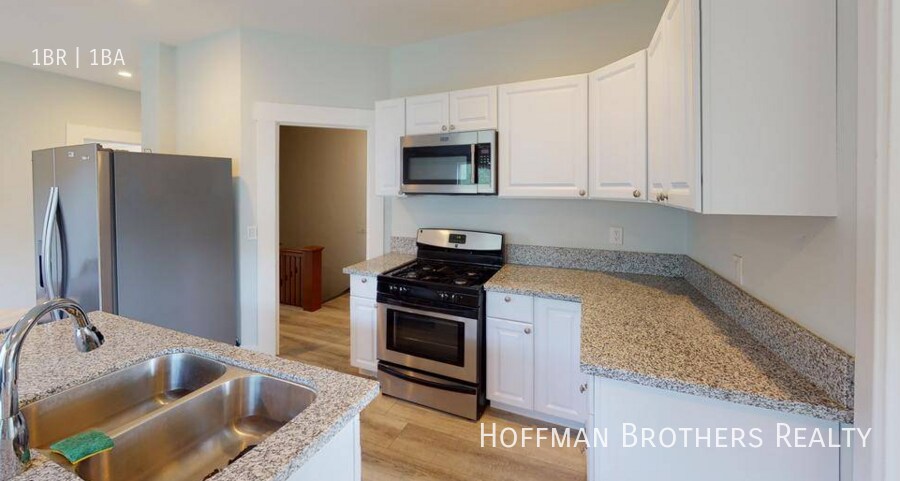 Building Photo - 1334 S Catalina St