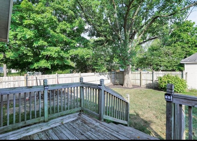 Building Photo - 1902 Thompson St