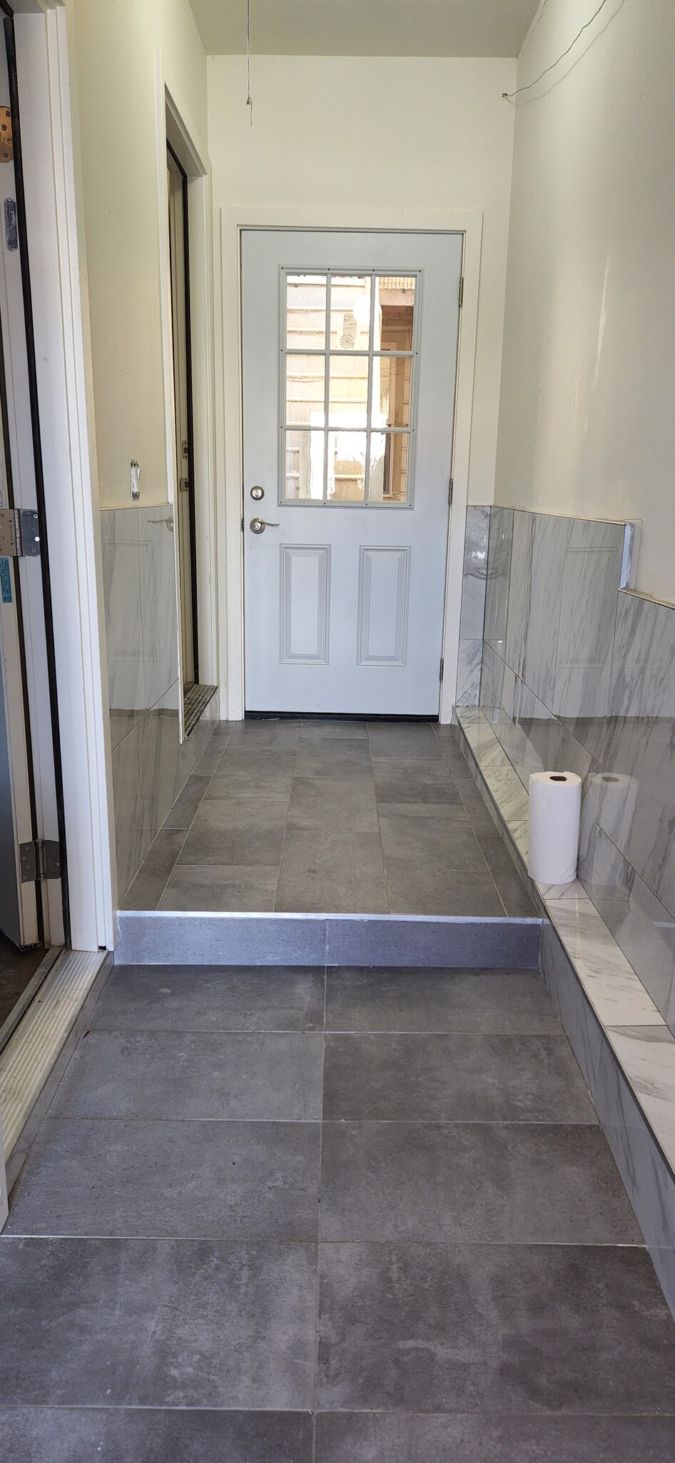 Entrance with luxury tiles - 2160 22nd Ave