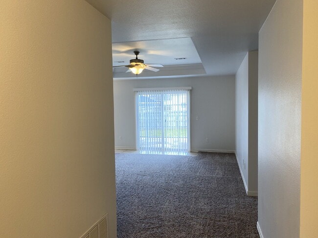 Building Photo - 911 SW Cheyenne Dr