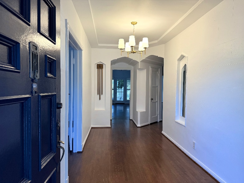 Building Photo - 8218 Blackburn Ave