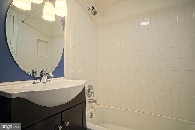 Building Photo - 1260 21st St NW