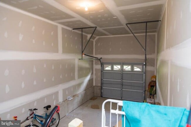 Building Photo - 415 Dearnley St