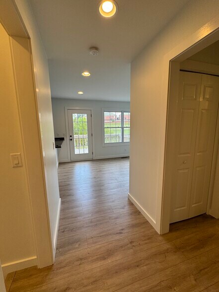 Building Photo - 1453 Oxford Pl