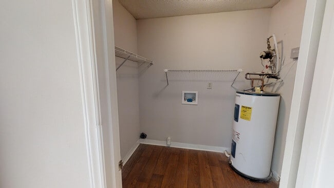 Walk In Closet - Safire at Matthews