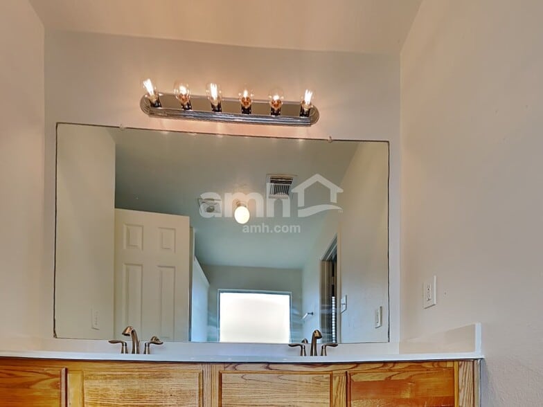 Building Photo - 1018 Redcrest Springs Ct