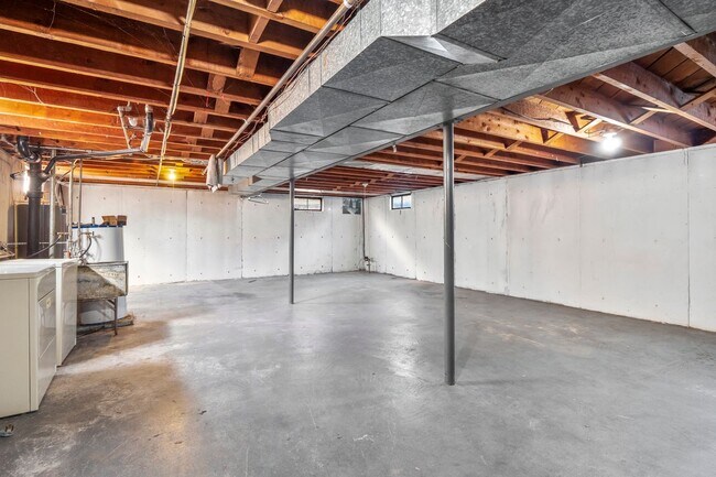 Building Photo - Amazing Northwest Rancher