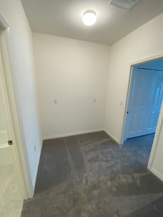 Building Photo - Charming 3 Bed, 2.5 Bath Rental in Lithia,...