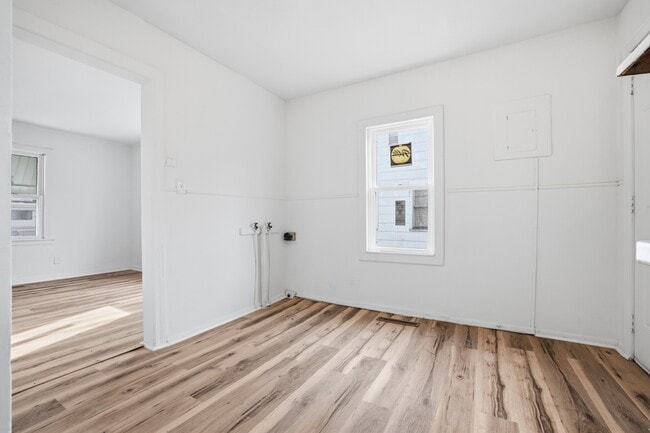 Building Photo - 1614 W 18th St