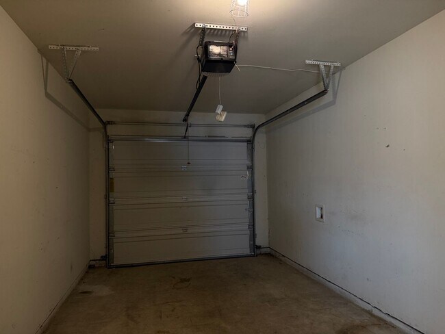 Building Photo - 709 Yearwood Ln