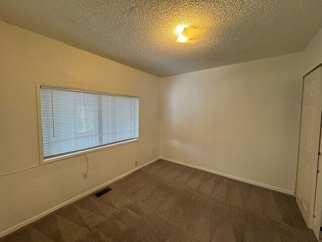 Building Photo - Cozy 4 bed 2 bath home in South Seattle