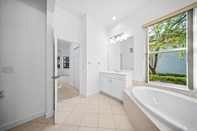 Building Photo - 7668 Greenbrier Cir